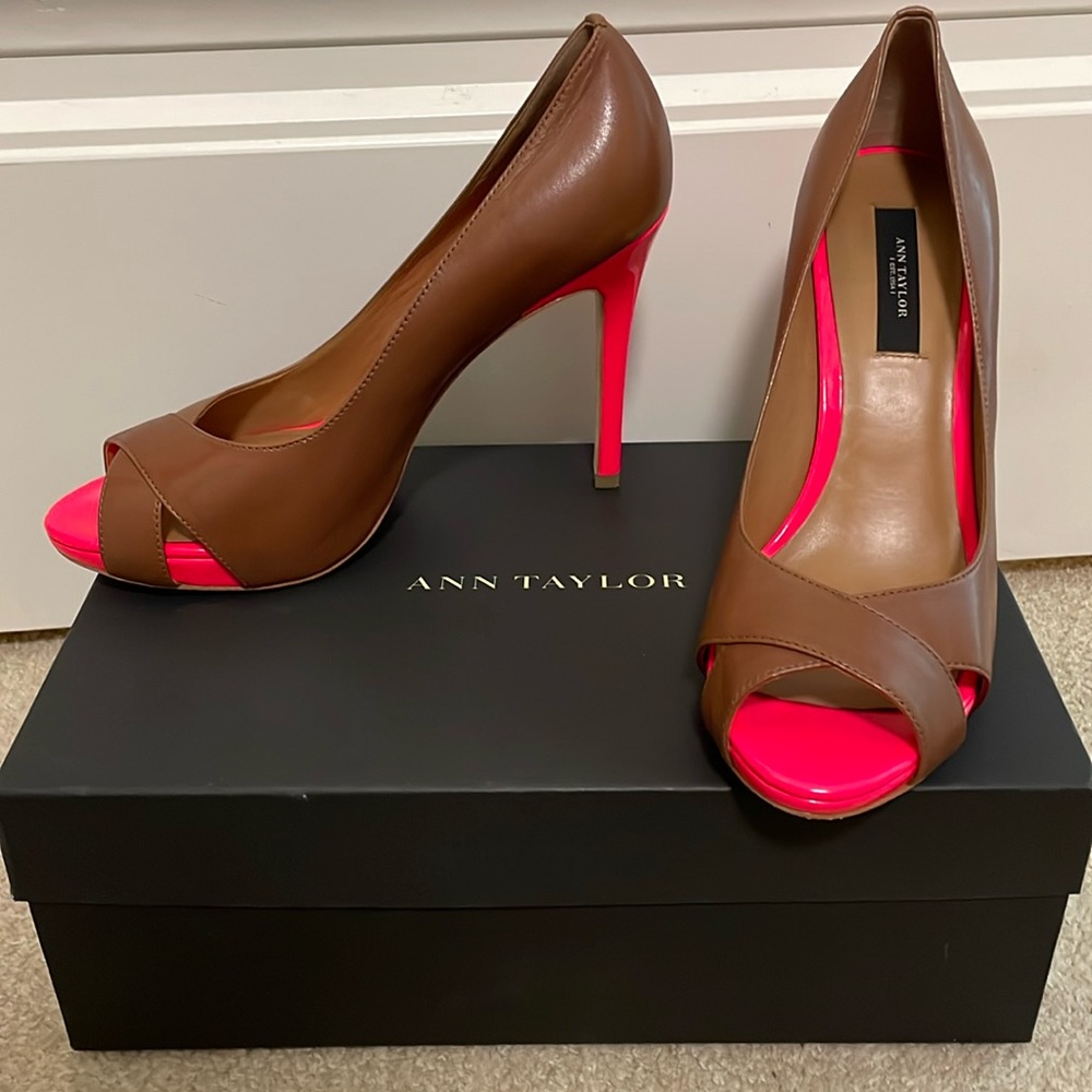 Ann Taylor Milk Chocolate and Neon Pink Pump, Size 8